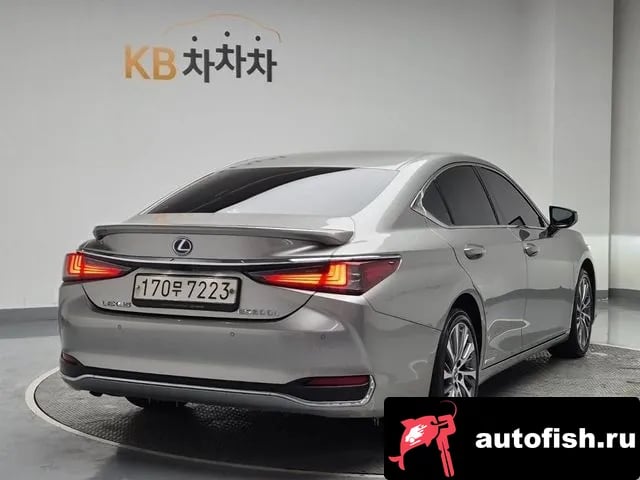 Lexus ES ES300h 7th generation 2020 года - вид 3