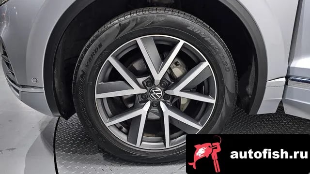 Volkswagen Touareg Tuareg 3rd generation 2020 года - похожие автомобили