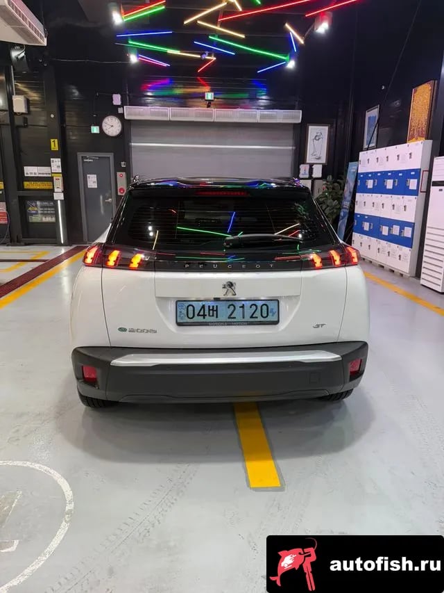 Peugeot 2008 e-2008 second generation 2021 года - вид 2