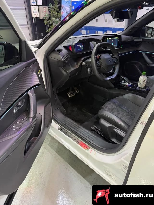 Peugeot 2008 e-2008 second generation 2021 года - вид 5