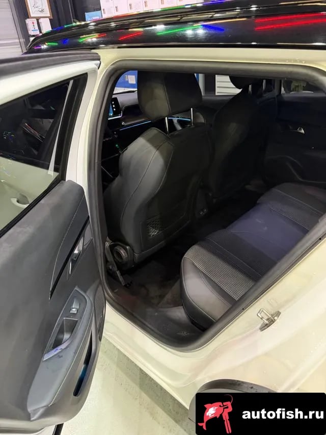 Peugeot 2008 e-2008 second generation 2021 года - вид 6