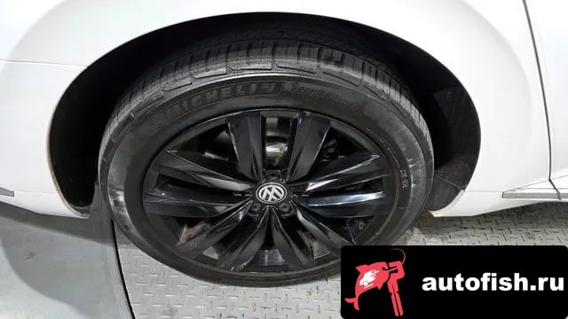 Volkswagen Arteon Atheon 2019 года - вид 5