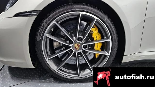 Porsche 911 911 (992) 2021 года - вид 5