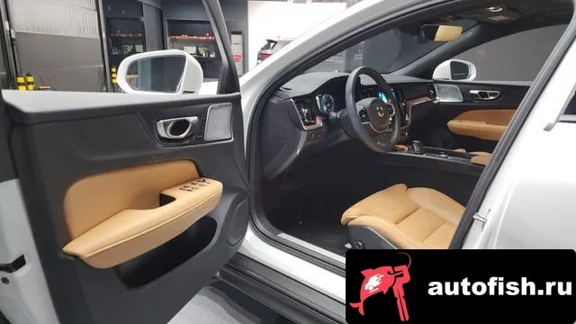 Volvo V60 V60 Cross-country 2nd Generation 2021 года - похожие автомобили