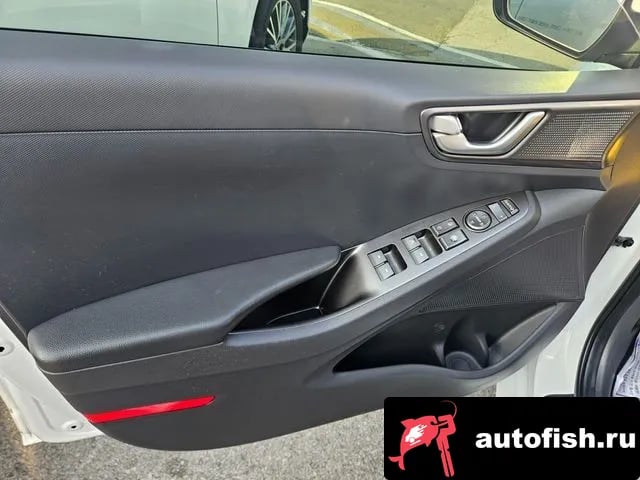 Hyundai Ioniq The New Ionic Hybrid 2020 года - похожие автомобили