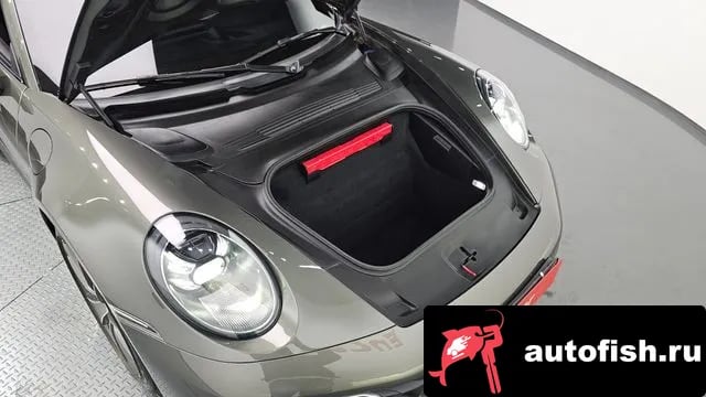 Porsche 911 911 (992) 2020 года - вид 6