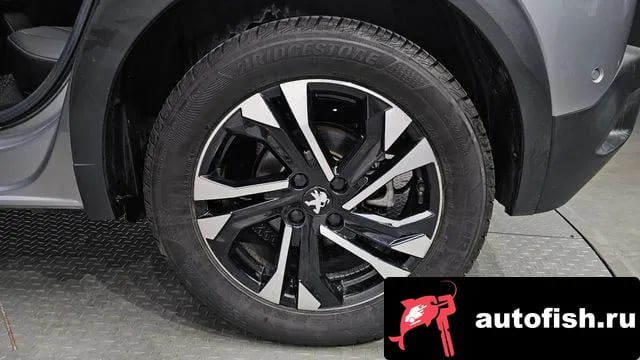 Peugeot 2008 e-2008 second generation 2021 года - вид 4