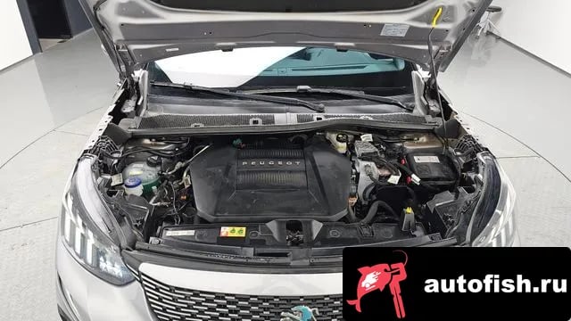 Peugeot 2008 e-2008 second generation 2021 года - вид 5