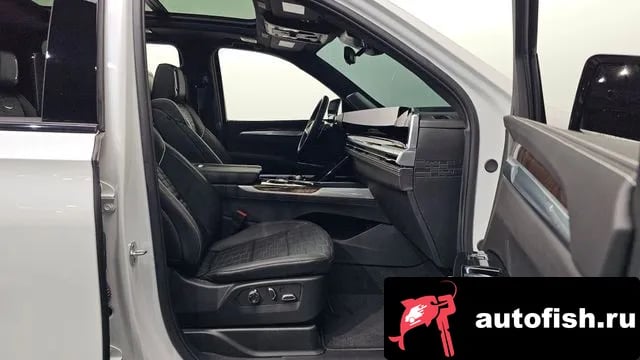 Cadillac Escalade Escalade 5th Generation 2025 года - похожие автомобили