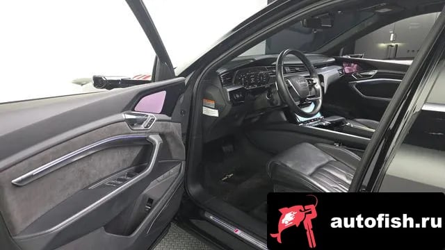 Audi e-tron e-Tron 2021 года - похожие автомобили