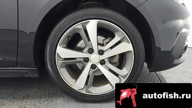 Peugeot 308 308 second generation 2019 года - вид 5