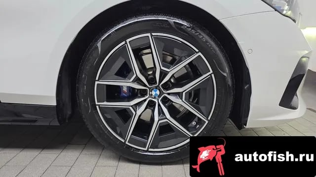 BMW 5-Series 5 Series (G60) 2025 года - вид 5