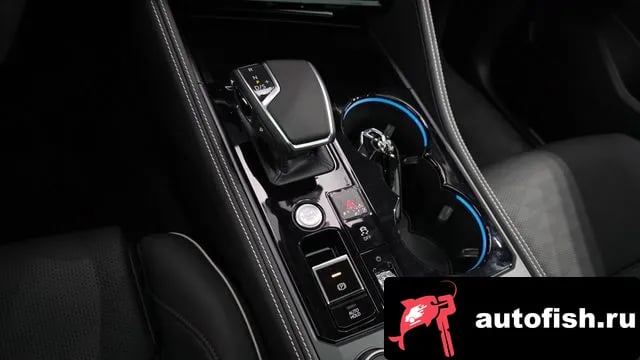 Volkswagen Touareg Tuareg 3rd generation 2025 года - похожие автомобили