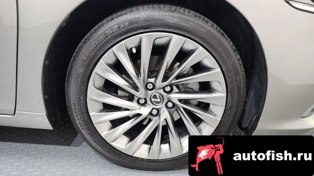 Lexus ES ES300h 7th generation 2019 года - вид 4