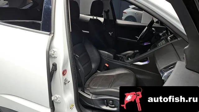 Jaguar E-PACE E-PACE 2019 года - похожие автомобили