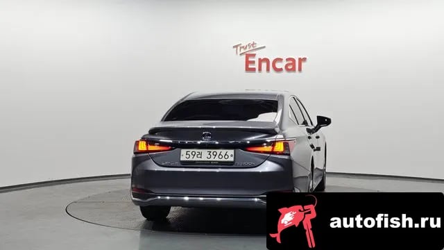 Lexus ES ES300h 7th generation 2019 года - вид 4