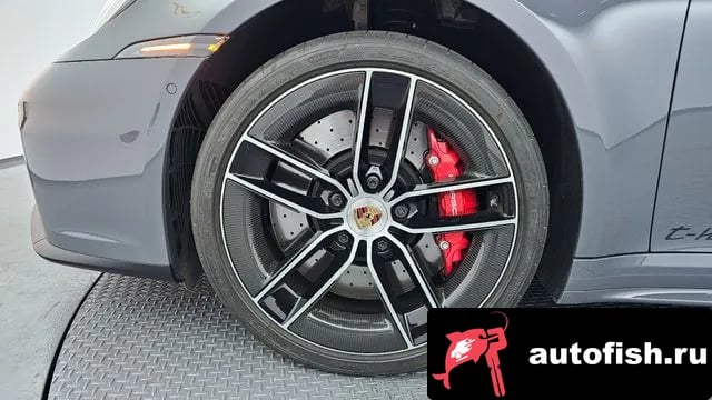 Porsche 911 911 (992) 2025 года - вид 5