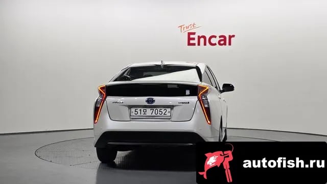 Toyota Prius Prius 4th Generation 2018 года - похожие автомобили