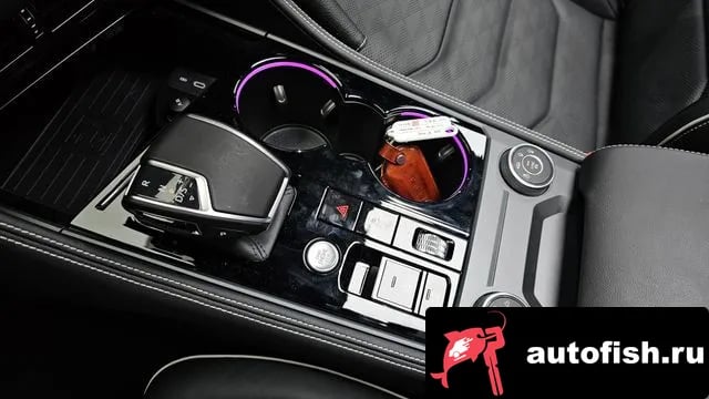 Volkswagen Touareg Tuareg 3rd generation 2024 года - похожие автомобили