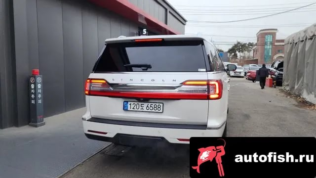 Lincoln Navigator Navigator 4th generation 2018 года - вид 4