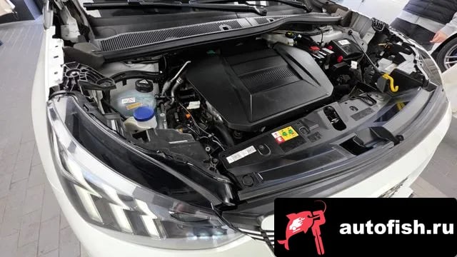 Peugeot 2008 e-2008 second generation 2022 года - вид 6