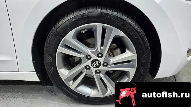 Hyundai AVANTE Avante AD 2018 года - вид 5