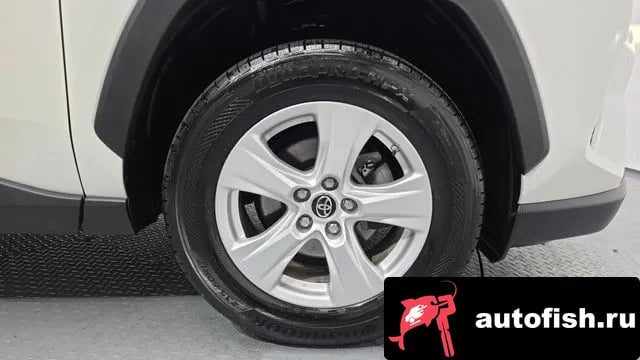 Toyota RAV4 RAV4 5th Generation 2019 года - вид 5