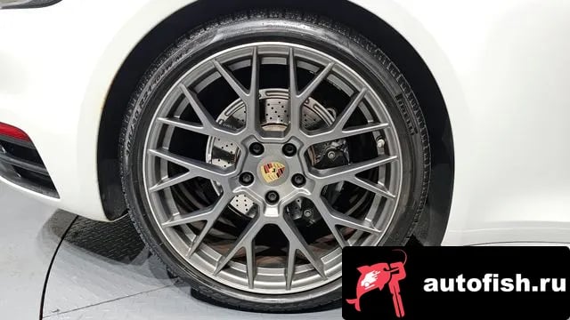 Porsche 911 911 (992) 2022 года - вид 5