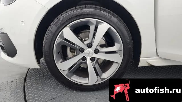 Peugeot 308 308 second generation 2019 года - вид 5