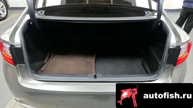 Lexus ES New ES300h 2018 года - похожие автомобили