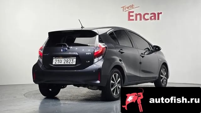 Toyota Prius Prius C 2018 года - вид 2
