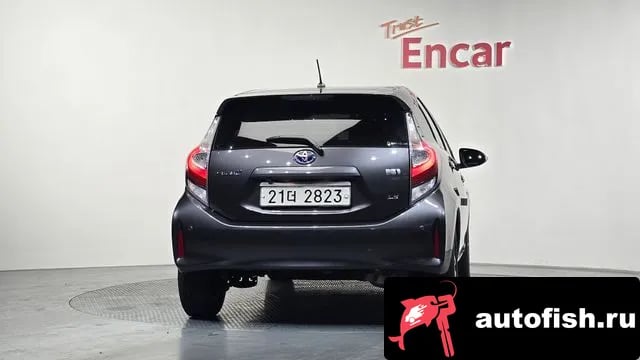 Toyota Prius Prius C 2018 года - вид 4