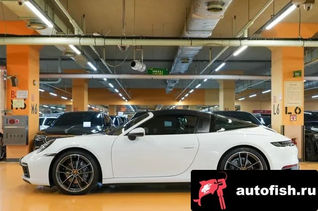 Porsche 911 911 (992) 2021 года - вид 4