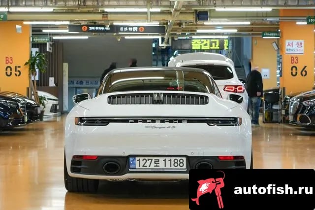 Porsche 911 911 (992) 2021 года - вид 5