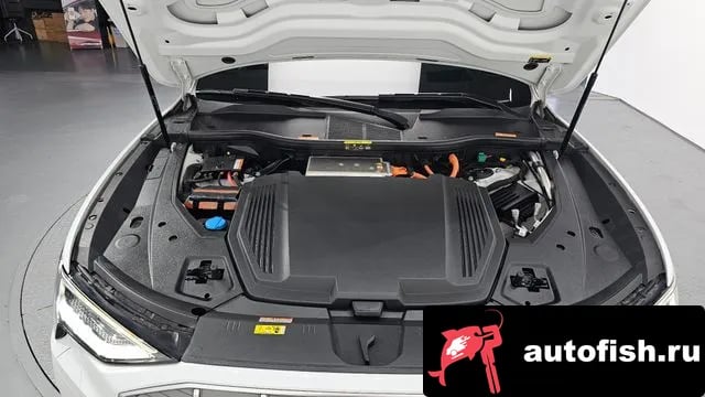 Audi e-tron e-Tron 2023 года - вид 6