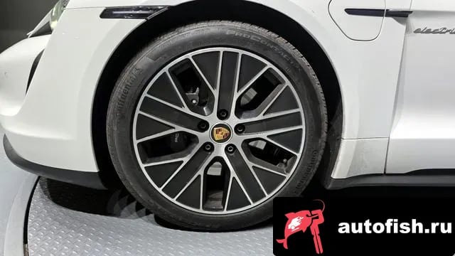 Porsche Taycan Taikan 2023 года - вид 5