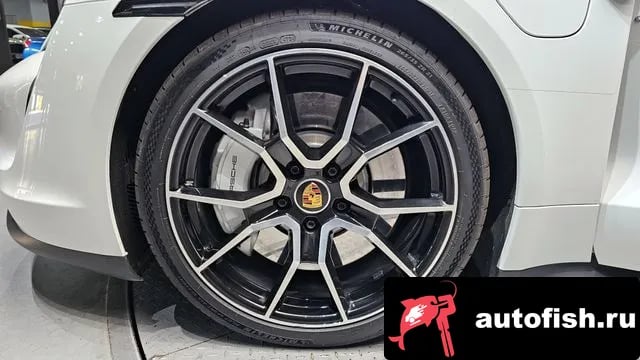 Porsche Taycan Taikan 2024 года - вид 5