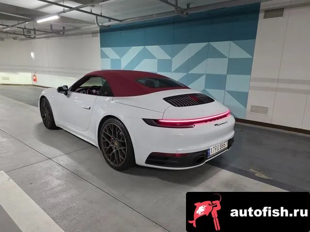 Porsche 911 911 (992) 2021 года - вид 3