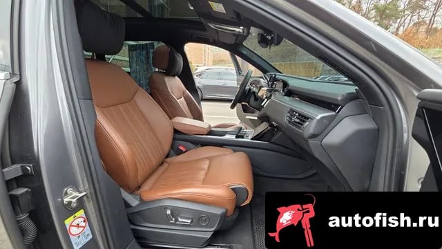 Audi e-tron e-Tron 2020 года - похожие автомобили