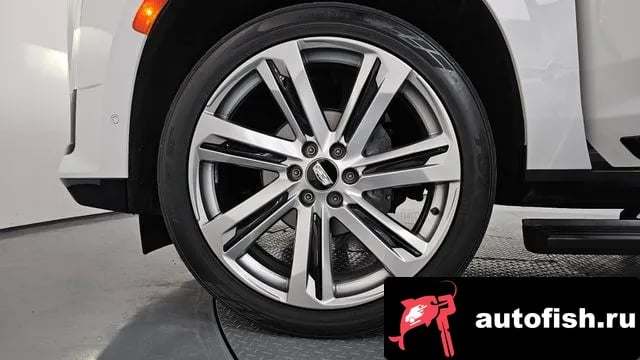 Cadillac Escalade Escalade 5th Generation 2021 года - похожие автомобили