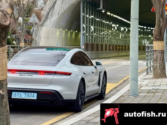 Porsche Taycan Taikan 2022 года - вид 6