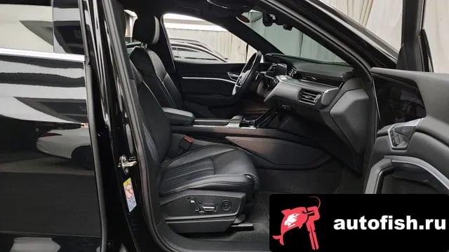 Audi e-tron e-Tron 2022 года - похожие автомобили