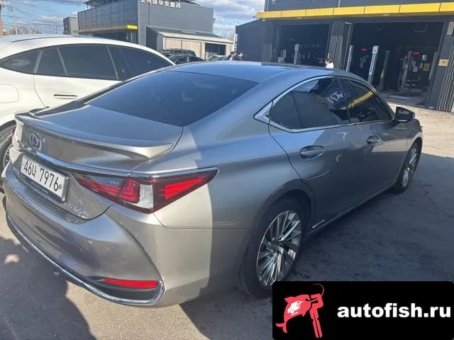 Lexus ES ES300h 7th generation 2019 года - вид 3
