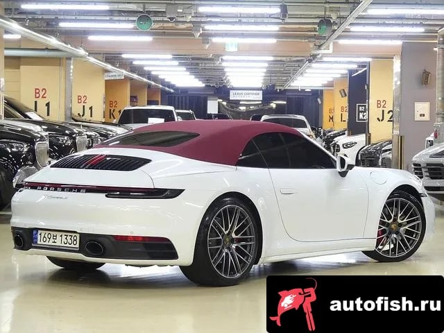 Porsche 911 911 (992) 2021 года - вид 3