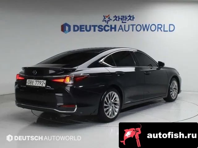Lexus ES ES300h 7th generation 2019 года - вид 2
