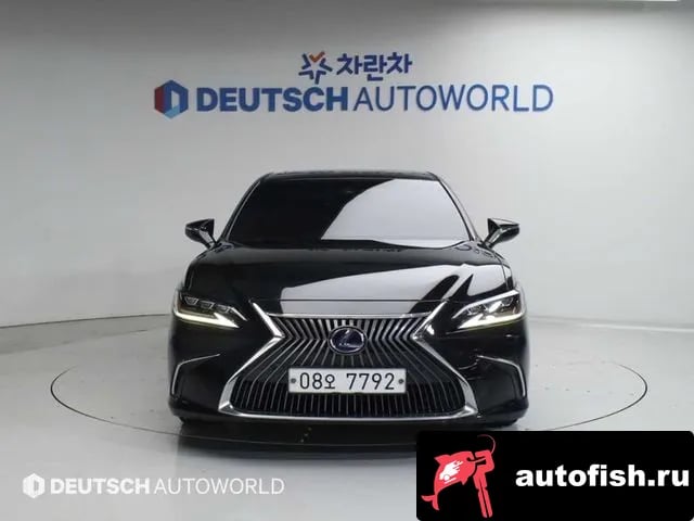 Lexus ES ES300h 7th generation 2019 года - вид 3