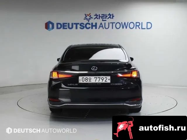 Lexus ES ES300h 7th generation 2019 года - вид 4