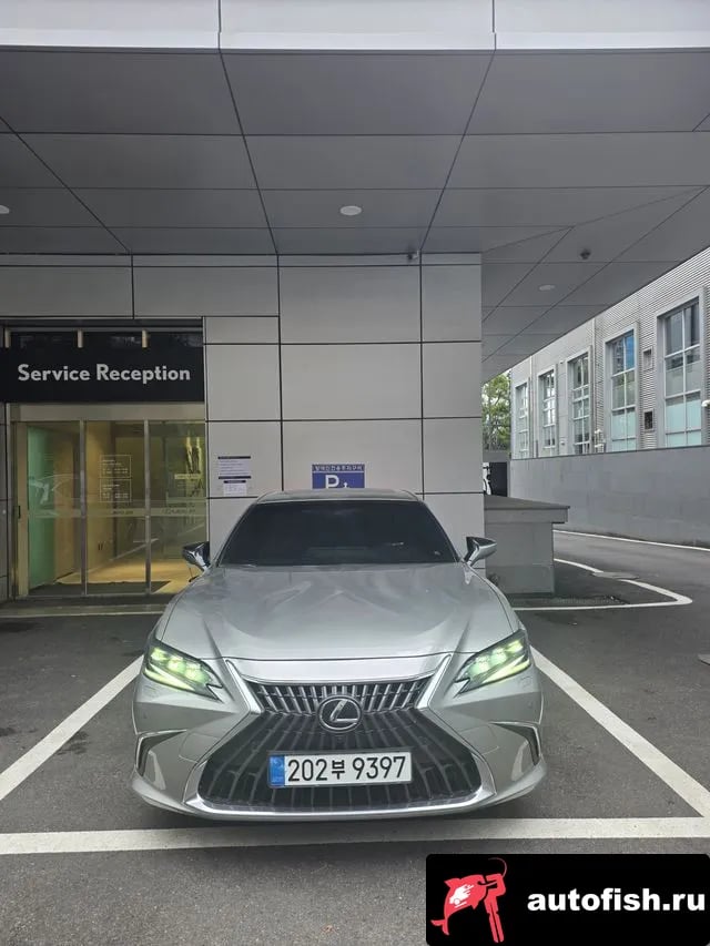 Lexus ES ES300h 7th generation 2024 года - вид 3