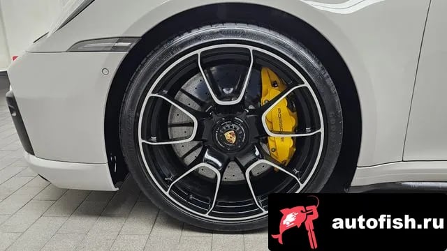 Porsche 911 911 (992) 2022 года - вид 5