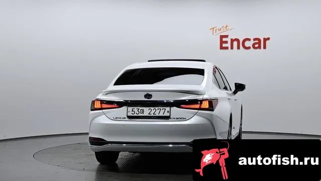 Lexus ES ES300h 7th generation 2019 года - вид 3